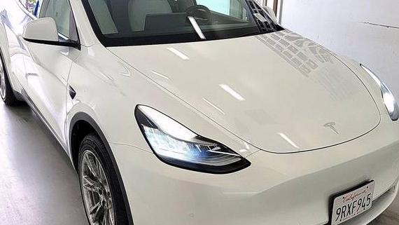 TESLA MODEL Y 2020 5YJYGDEE0LF023746 image